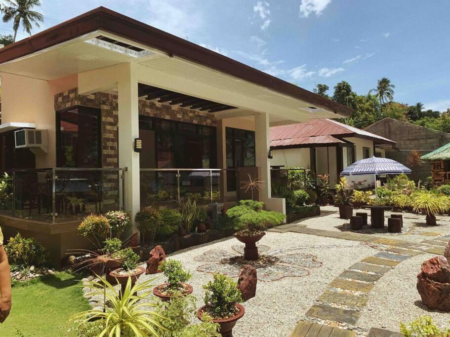Beach Getaway Studio Villa In Lobo Ngoại thất bức ảnh